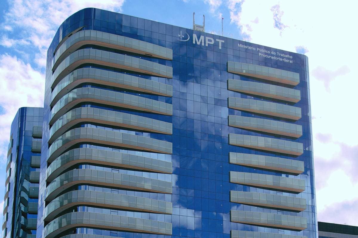 Penduricalhos alavancam remunerações no Ministério Público a até R$ 376 mil