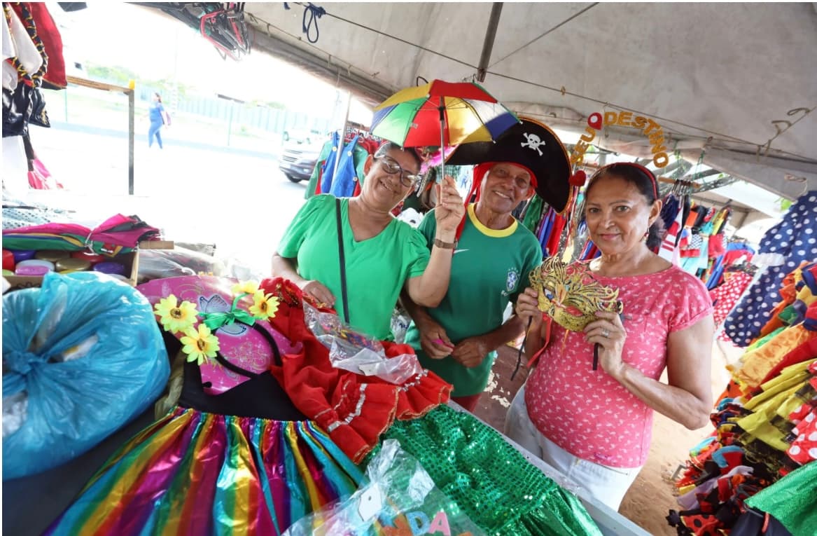 Comerciantes esperam alta nas vendas de fantasias em Natal