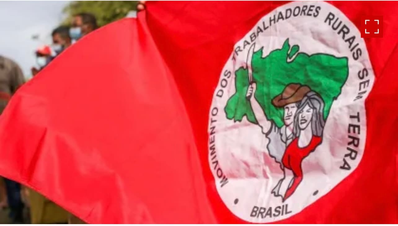 Prefeito ameaça tirar verba de escola de samba que mencionou MST