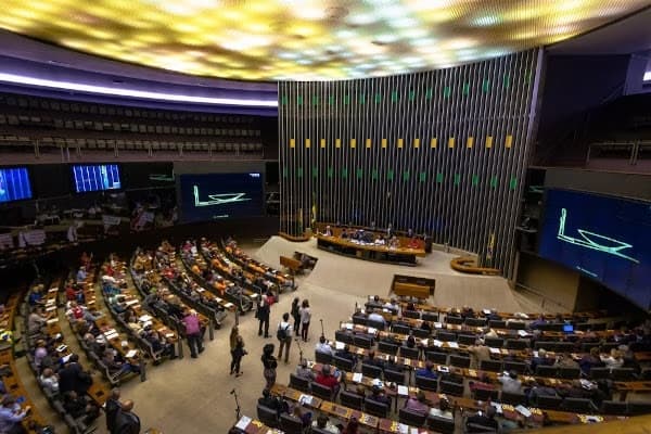 Consultoria da Câmara de Deputados sobre Lei Orçamentária Anual projeta mais R$ 22,8 bilhões em gastos para 2025