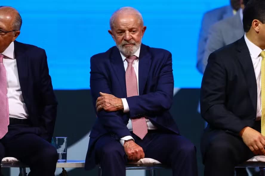 Queda na aprovação de Lula: ministros admitem surpresa, falam em tempos difíceis e culpam crise do Pix e inflação
