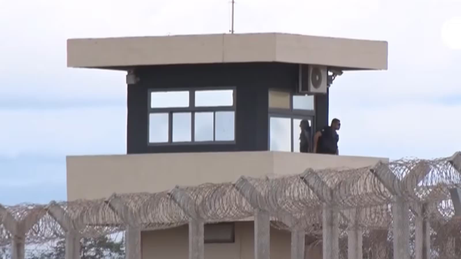Um ano após fuga de detentos, penitenciária federal de Mossoró passou de quatro para seis agentes por preso