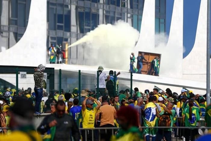 Pesquisa: 51% da população é a favor da anistia para presos do 8/1