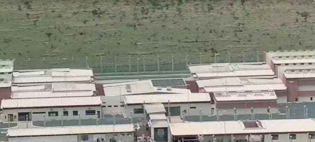 Dobro de câmeras, reforço em luminária, muralha inacabada: como está a penitenciária de Mossoró um ano após fuga inédita