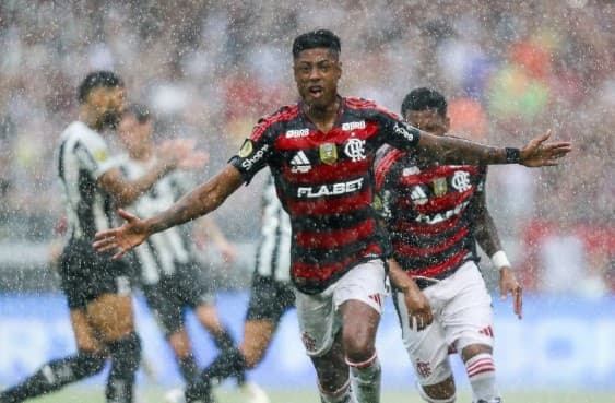 Flamengo vence o Botafogo e fatura o tricampeonato da Supercopa do Brasil