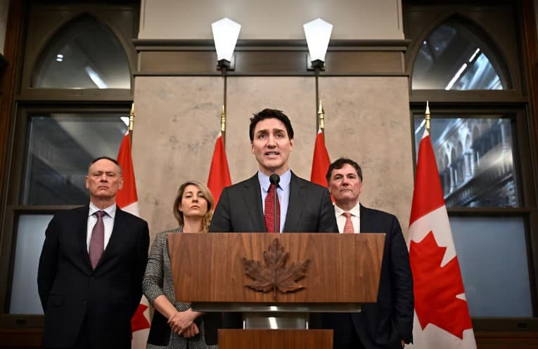 Canadá, México e China reagem às tarifas de Trump e intensificam guerra comercial
