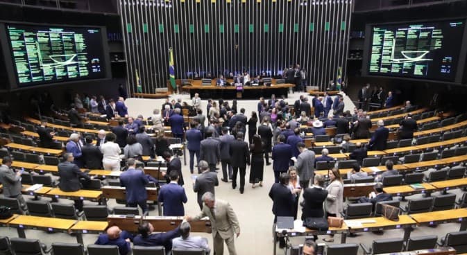 Desinteresse por política é maior na classe baixa, diz pesquisa Quaest