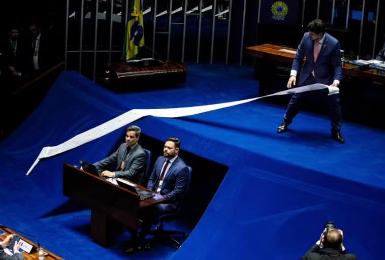 Marcos do Val e Soraya Thronicke retiram candidaturas à presidência do Senado