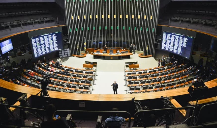 Projeto de lei na Câmara dos Deputados propõe redução do prazo de inelegibilidade de oito para dois anos