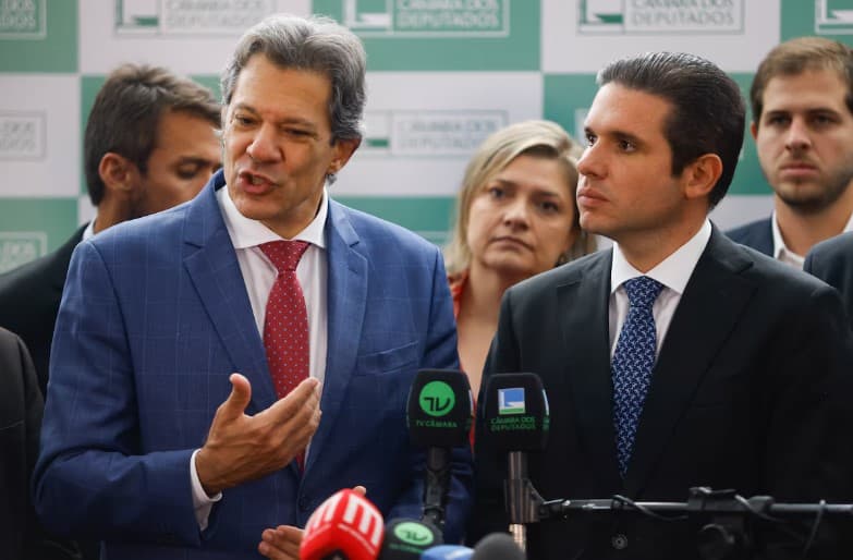 Haddad apresenta 25 prioridades do governo ao presidente da Câmara; veja lista