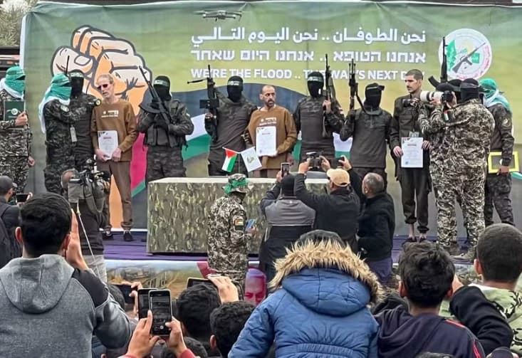 Hamas adia ‘até novo aviso' próxima libertação de reféns e Israel ordena ao Exército que se prepare ‘para todos os cenários'