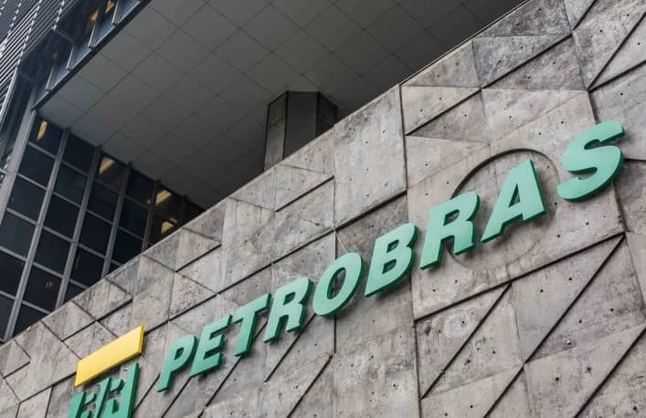Ações da Petrobras despencam após recuo de 70,6% nos lucros