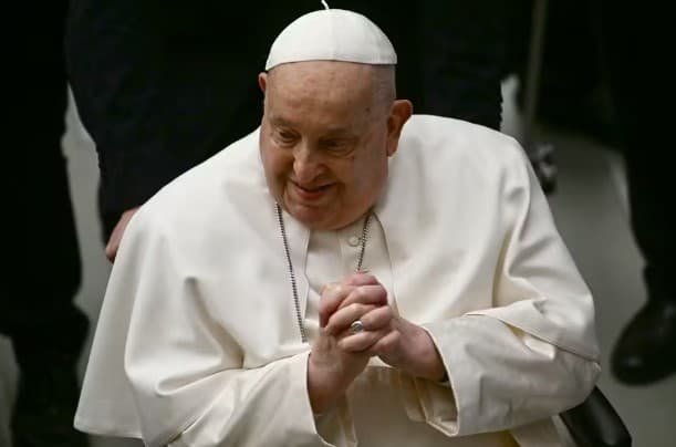 Papa teve crise isolada de broncoespasmo e agravamento repentino do quadro respiratório, diz Vaticano