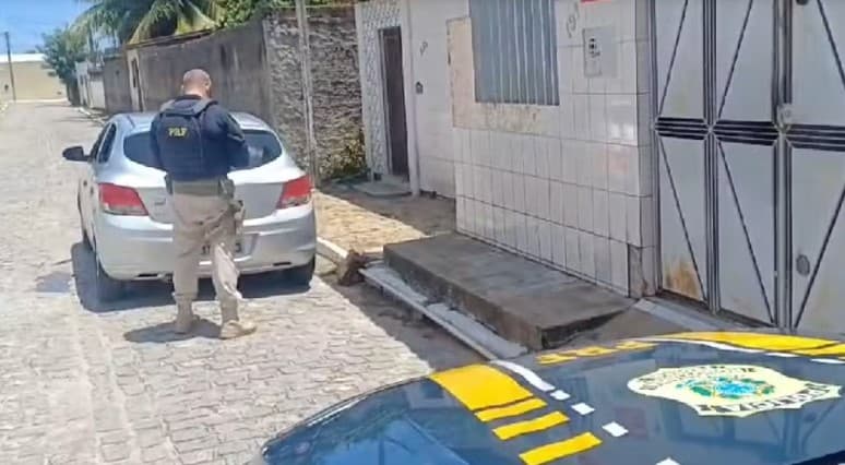 Motorista simula roubo de carro para escapar de infrações de trânsito após fugir de blitz da PRF em Natal