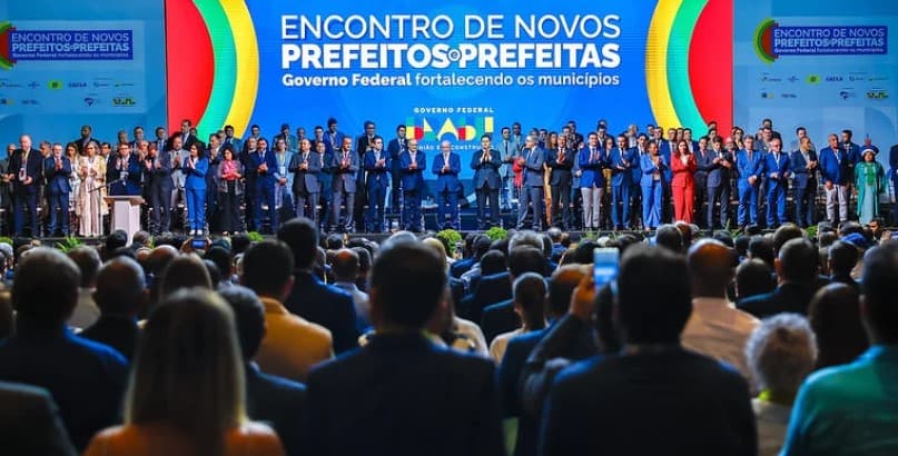 Vocês não estão aqui para reivindicar, diz Lula a prefeitos: "não é momento de pedir"