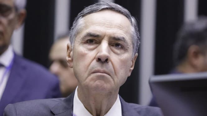 Judiciário nos últimos tempos entrou na linha de tiro das críticas, diz Barroso