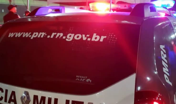 Homens armados assaltam ônibus que levava fiéis para retiro religioso na Grande Natal