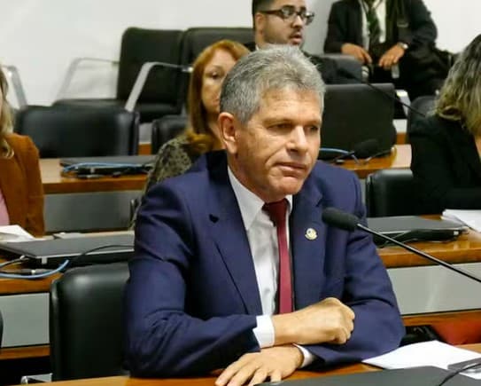 Ex-vice-presidente do PT no DF acusado de violência sexual contra adolescentes deixa a prisão