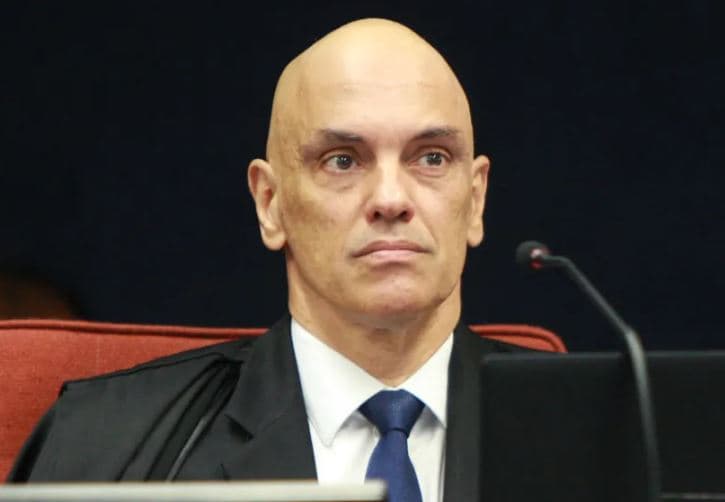 Moraes cobra parecer da PGR sobre pedido para investigar Eduardo Bolsonaro