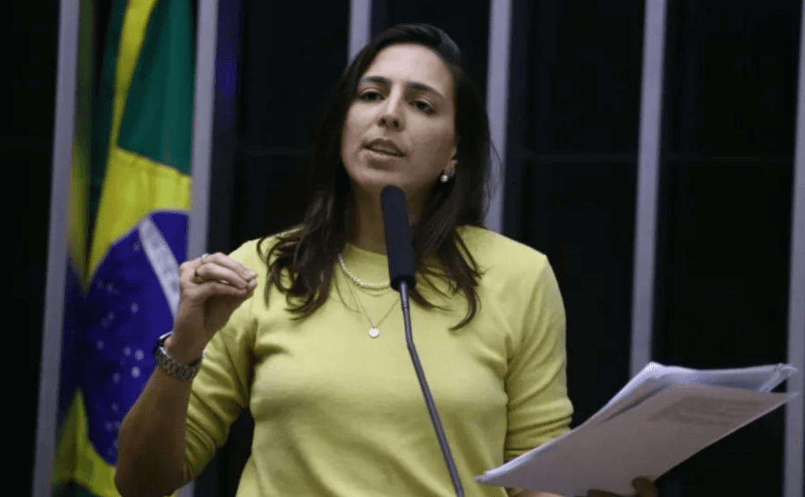 Natália silencia sobre possível uso de Ministério em campanha eleitoral