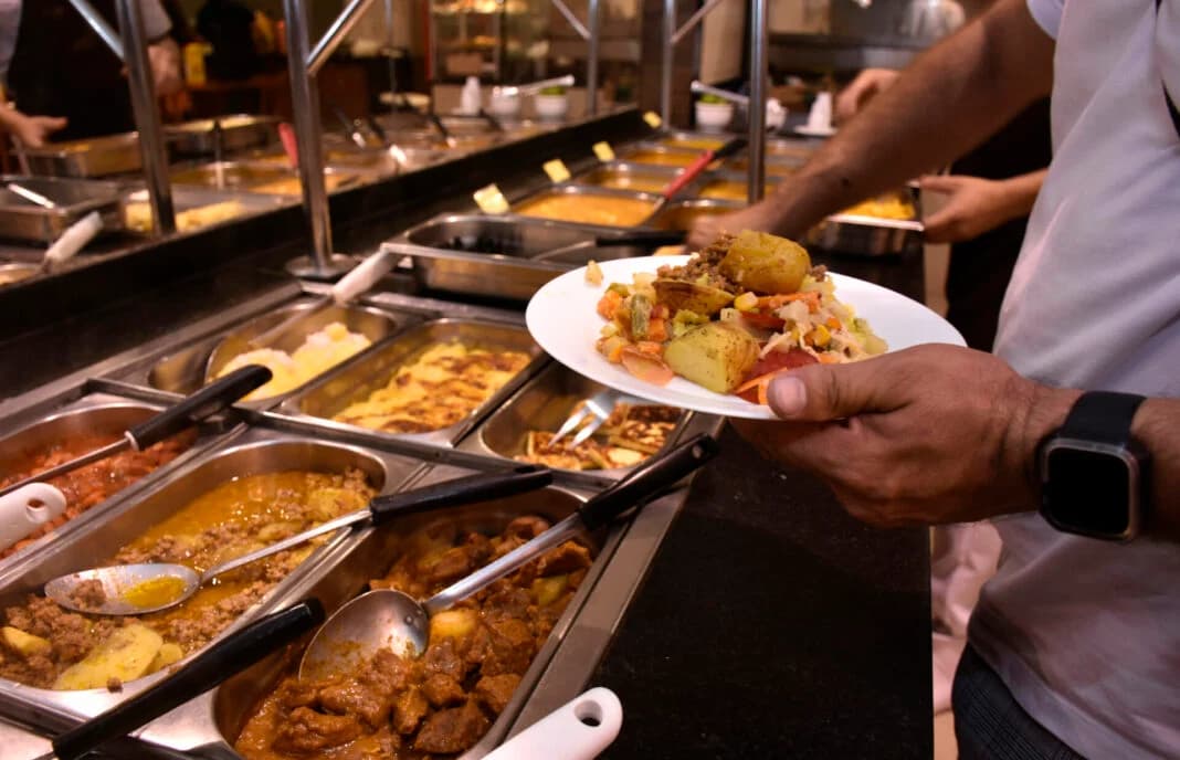 Preço médio da refeição em Natal é R$ 82,78 (kg); variação chega a 132%