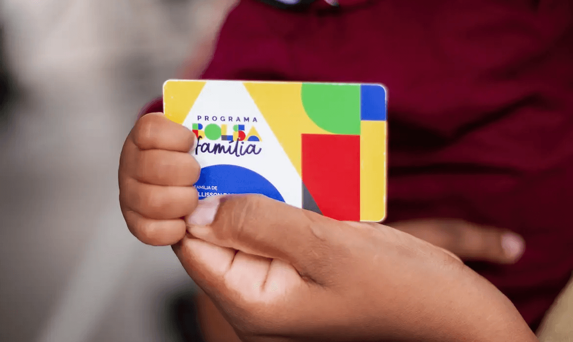 Governo pede corte de R$ 7,7 bi no Bolsa Família no Orçamento de 2025