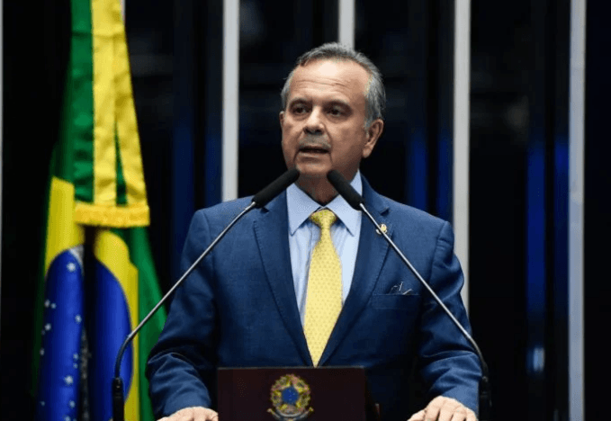 Lula está “velho, decrépito e senil”, diz Rogério Marinho