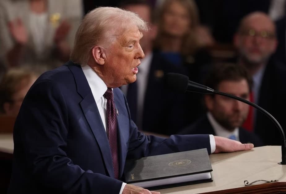 Trump adia tarifas sobre México até 2 de abril