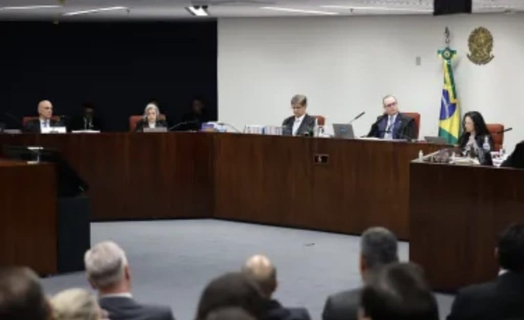 OAB-RJ critica Moraes, elogia Fux e mostra preocupação com decisões do 8/1