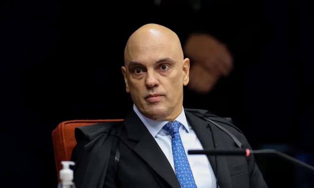 Moraes arquiva investigação contra Bolsonaro por fraude em cartão de vacina