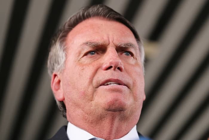 Bolsonaro se pronuncia após Moraes liberar prisão domiciliar a Débora