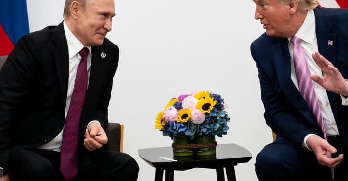 Trump critica Putin e ameaça impor tarifas ao petróleo russo