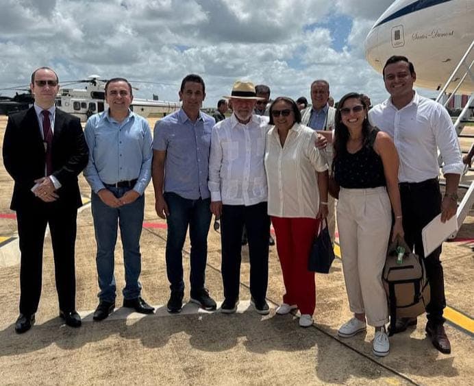 Allyson Bezerra recebe Lula no Aeroporto de Mossoró