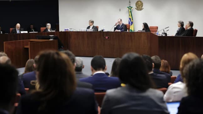 Primeira Turma do STF tem maioria para tornar réus Bolsonaro e outros 7 por trama golpista