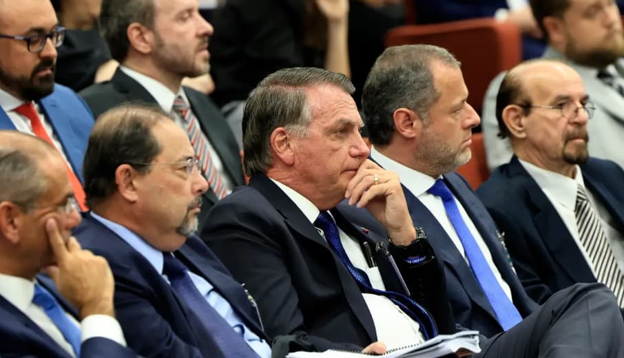 Advogados de Bolsonaro estudam apelo a Corte internacional contra ações do STF