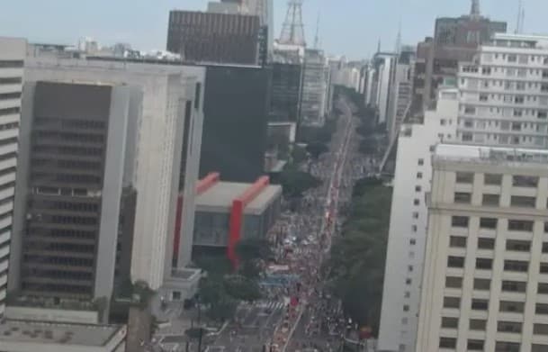 Esvaziado, ato convocado por Boulos contra anistia vira piada nas redes