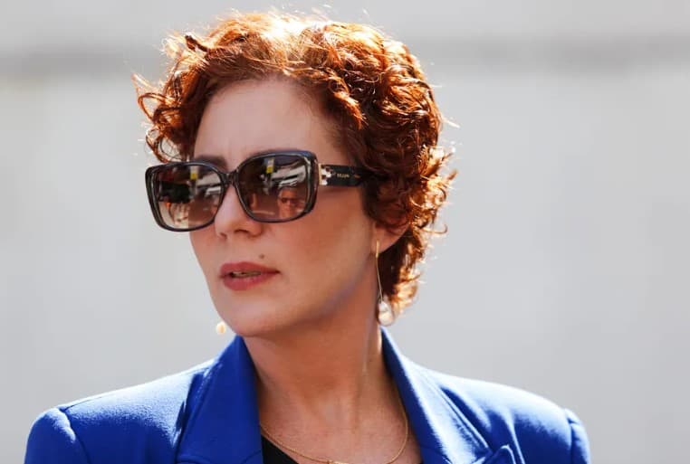 Dino vota e STF tem 4 votos a 0 para condenar Carla Zambelli por porte ilegal de arma de fogo e cassar mandato