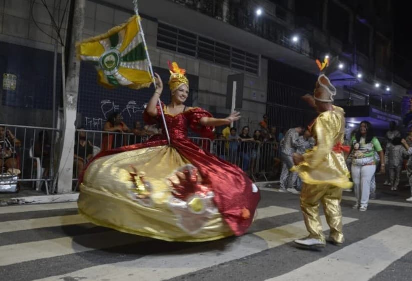 Desfile das escolas de samba e tribos indígenas em Natal é adiado para domingo (9) por causa da previsão de chuvas