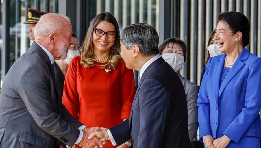 Janja diz ter ido antes ao Japão para “economizar passagem aérea”