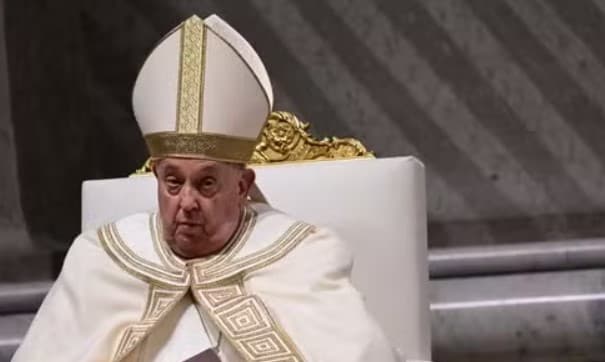 Papa Francisco tem noite tranquila e segue ‘estável em quadro complexo'