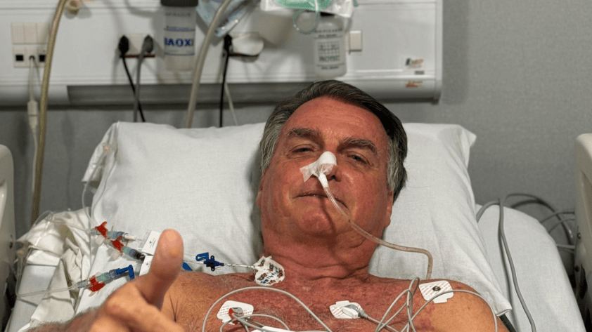 Cirurgia de Bolsonaro leva 12h e termina sem complicações