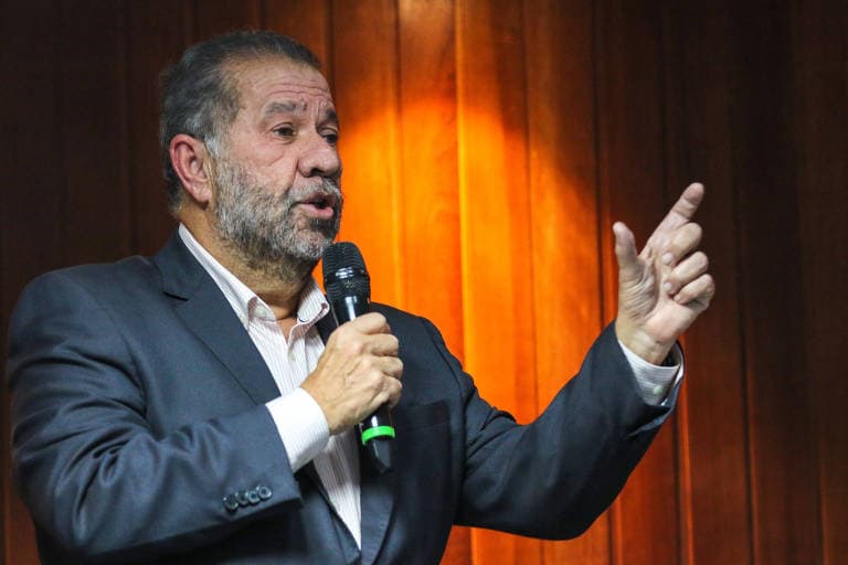 Ministro foi alertado de denúncias sobre descontos em 2023, mostra ata de reunião