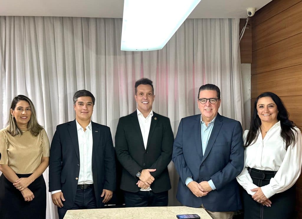 Presidente da CMN, vereador Eriko Jácome e presidente da CDL assinam convênio e anunciam o lançamento do Parlamento Empreendedor