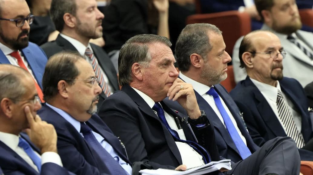 Moraes dá cinco dias para Bolsonaro e réus apresentarem defesa prévia