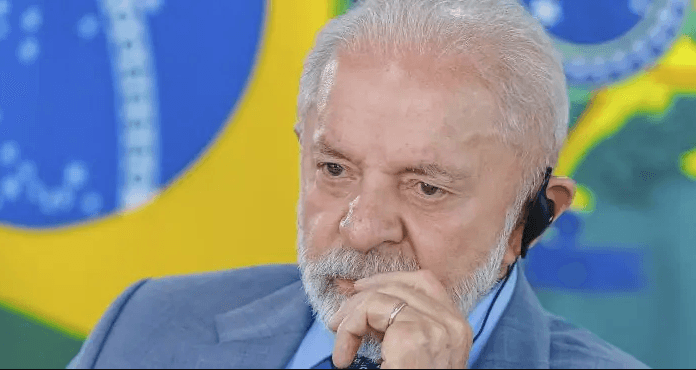 Arrecadação de impostos do governo federal se aproxima de R$ 1,3 trilhão