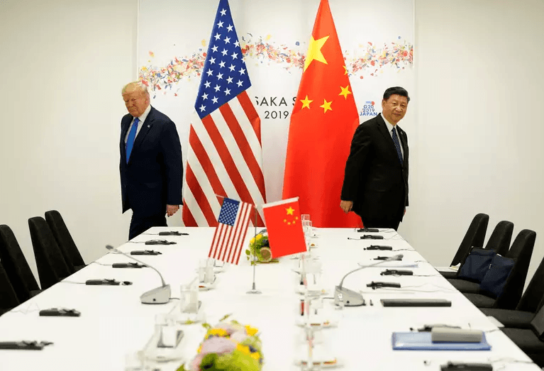 China reage e anuncia novas tarifas sobre produtos dos EUA de 125%