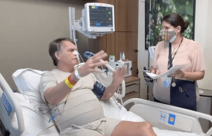 Advogado de Bolsonaro critica necessidade de intimação na UTI
