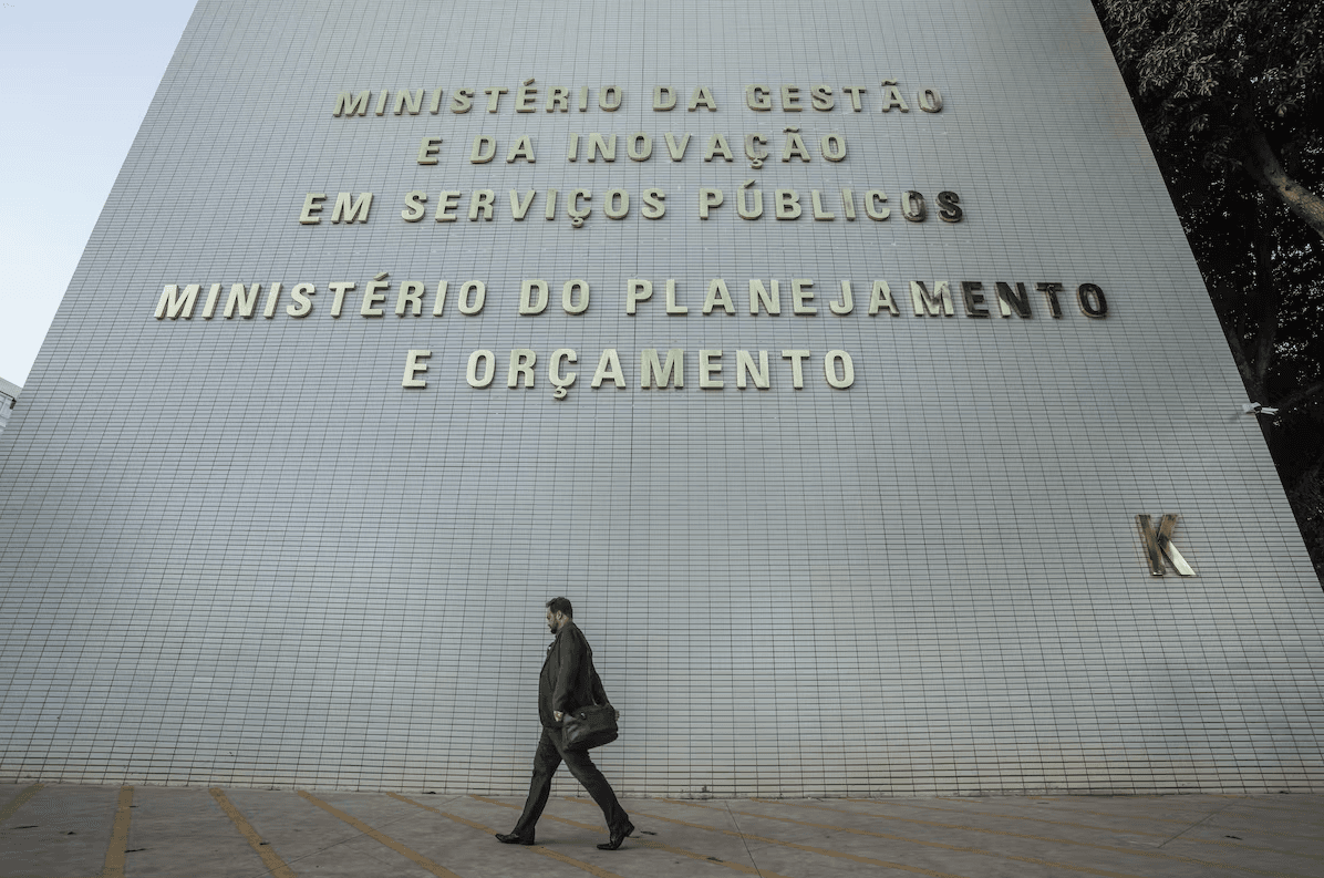 Governo admite que pode faltar dinheiro para custeio da máquina pública e investimentos em 2027