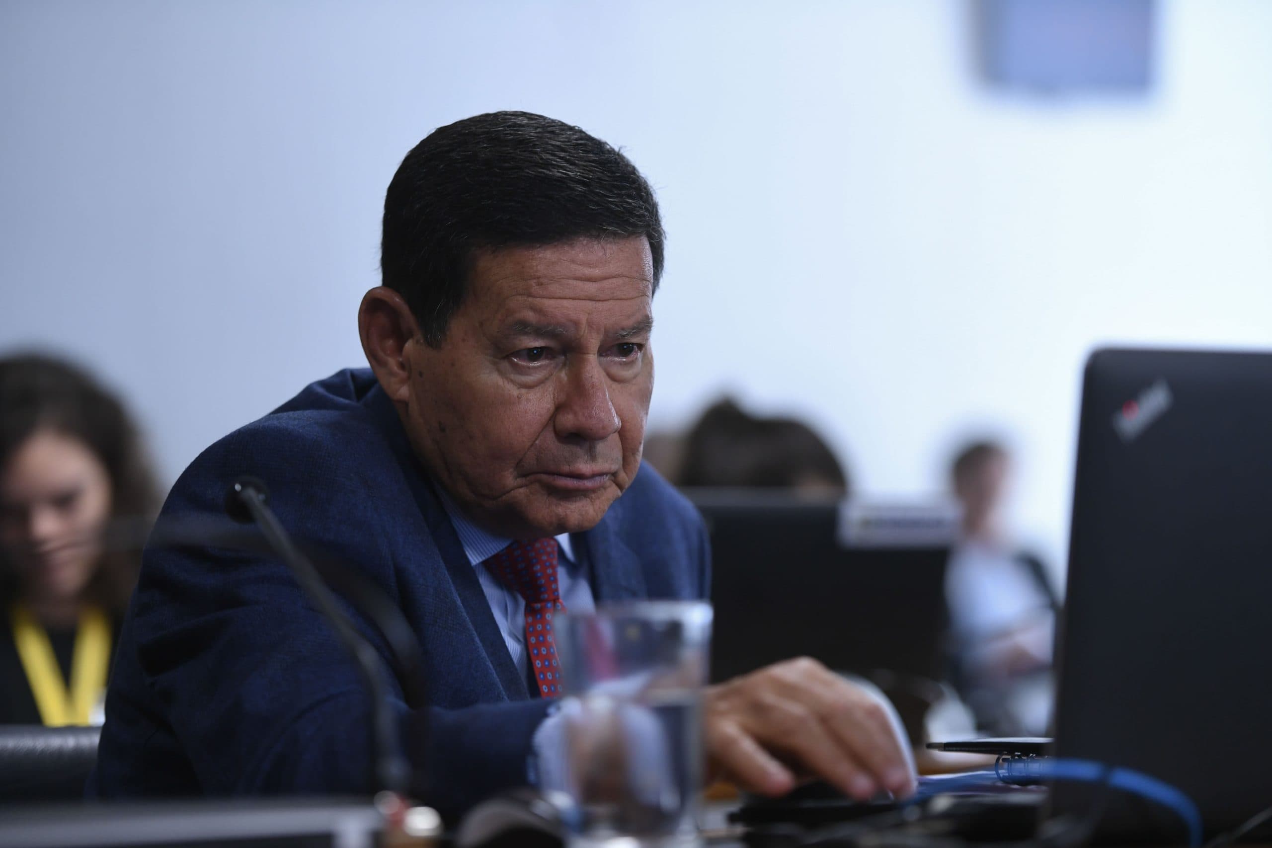 “Falastrão”, diz Mourão sobre Malafaia