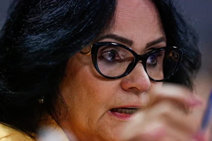 Damares pauta texto que veta exigência de vacina anti-Covid em escolas